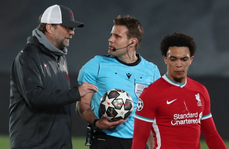 国少vs孟加拉国U17：万项、邝兆镭首发，赵松源替补（中国U17对阵孟加拉国U17：万项、邝兆镭先发，赵松源替补待命）