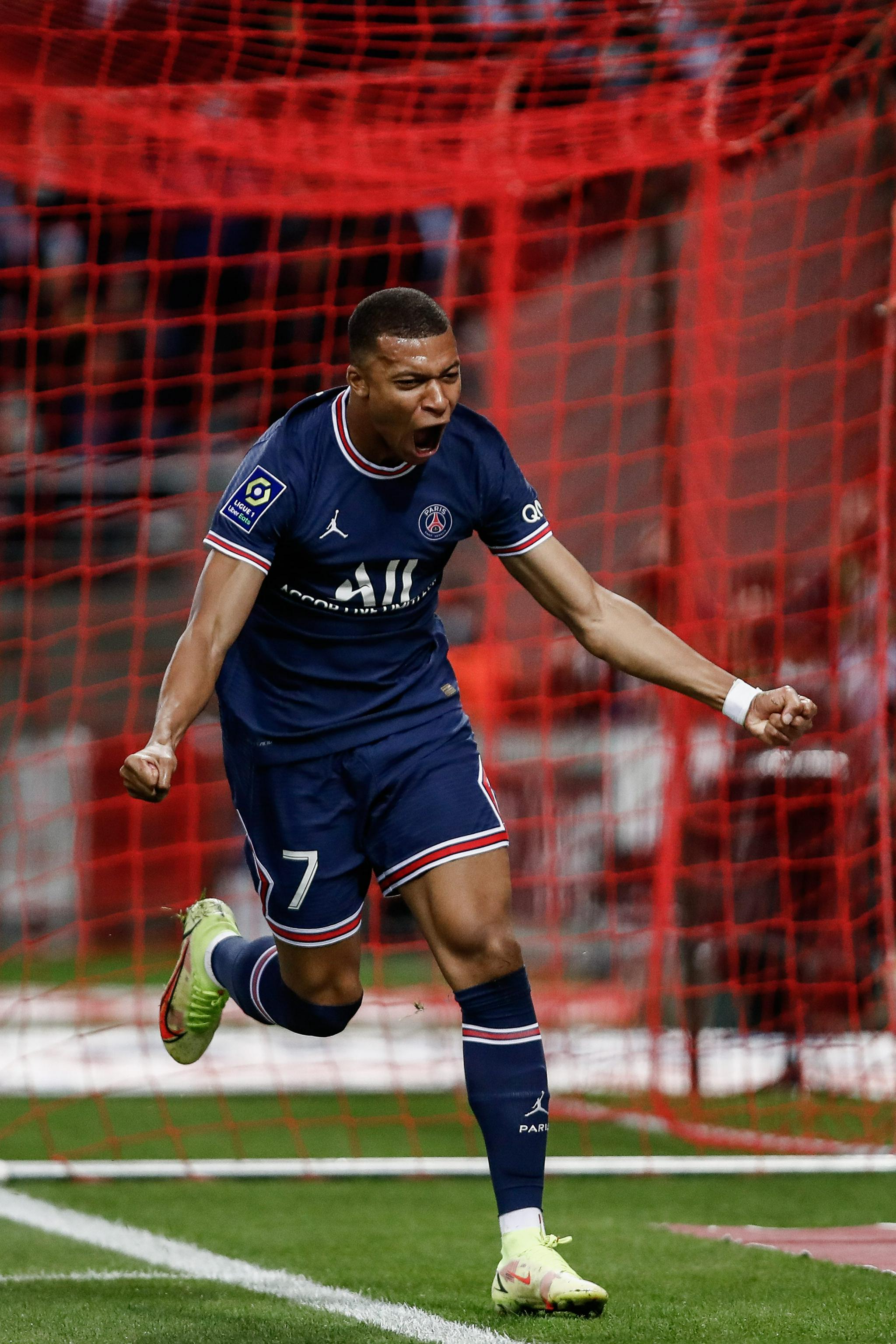 丰田强势回归F1，携手哈斯车队开启2026赛季全新篇章（丰田重磅回归F1，联手哈斯共启2026赛季新篇章）