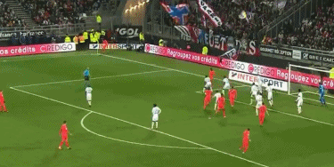 海港6日上午转道新加坡去新山，颜骏凌、徐新获颁纪念球衣（海港队6日上午经新加坡转赴新山，颜骏凌与徐新获赠纪念球衣）