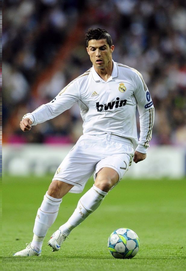 亚当·沃顿的欧冠梦：曼联的挑战与机遇（亚当·沃顿逐梦欧冠：曼联的困境与契机）