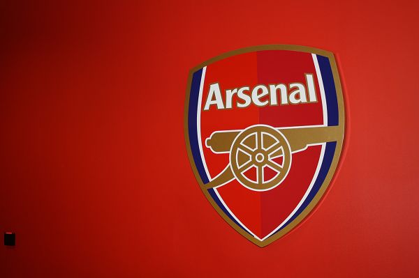 英媒：拜仁有意在一月永久签下梅努，已和他的经纪人直接会谈（英媒称拜仁欲一月永久引进梅努，已与其经纪人直接对话）