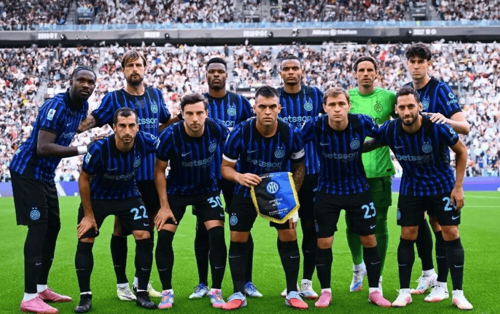 球队连胜势头强劲，排名稳步上升（球队势如破竹豪取连胜，积分榜排名稳步攀升）