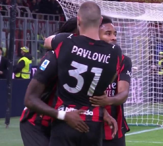 凯尔：比赛中阿德耶米被挑衅但保持了冷静，这说明他又成长了（凯尔：阿德耶米遭挑衅仍冷静应对，展现出进一步的成熟）