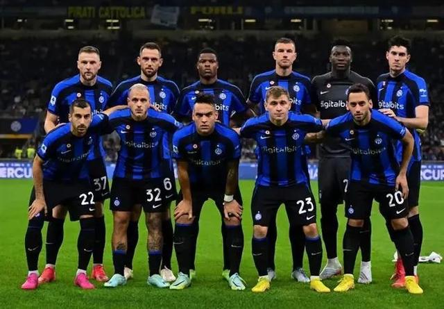 英超-狼队VS曼联：送副班长首胜？NO！阿莫林要逼近欧冠区（英超｜狼队战曼联：拒送副班长首胜，阿莫林冲刺欧冠区）