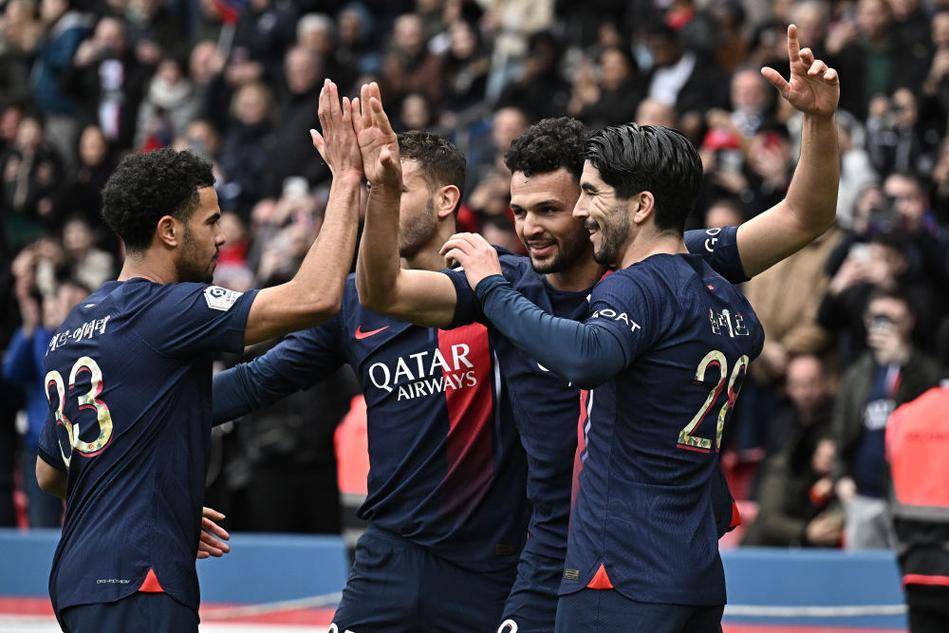 记者：申花今天下午飞赴天津，于汉超、戴伟浚等人随队出征（记者：申花今日下午飞往天津，于汉超、戴伟浚等随队出发）