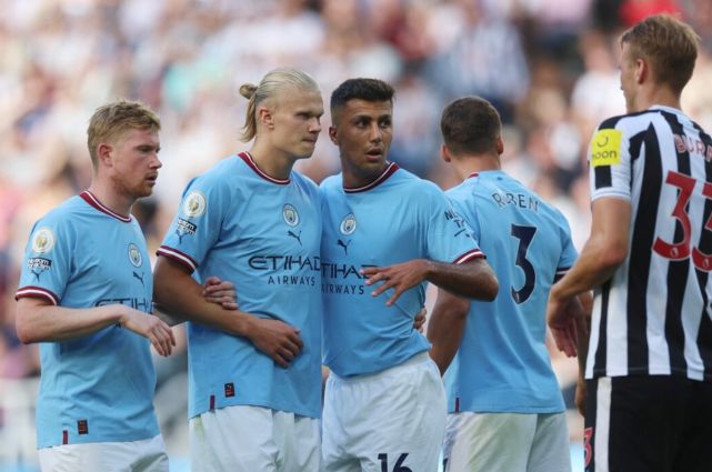 “陈泽杯”冠军昨晚激烈角逐 选手bbFps成功夺冠 获110万元奖金 一战成名 赛后妈妈也包饺子为他祝贺（陈泽杯决赛鏖战落幕，bbFps加冕冠军揽获110万元奖金，一战成名，母亲赛后包饺子庆祝）