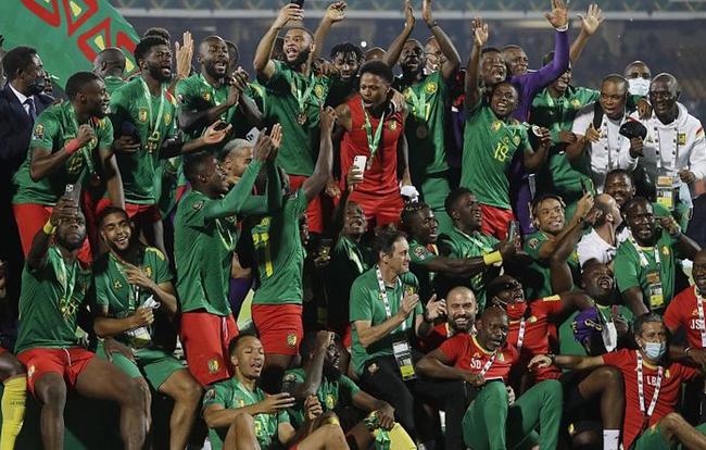 2025中冠奖项公布：厦门队张越包揽最佳球员、最佳射手（2025中冠奖项揭晓：厦门队张越荣膺最佳球员并加冕最佳射手）