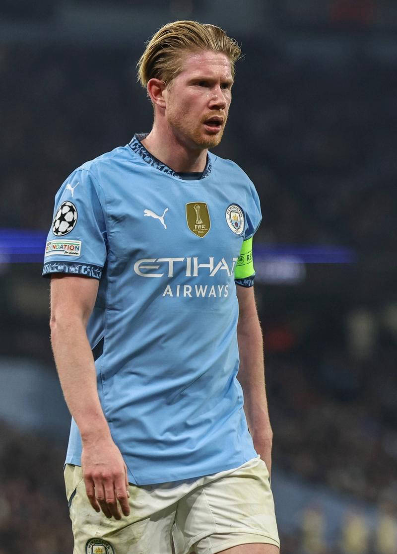 英超官方宣布裁判新规，新科技判罚引争议（英超出台裁判新规，高科技介入判罚引发热议）