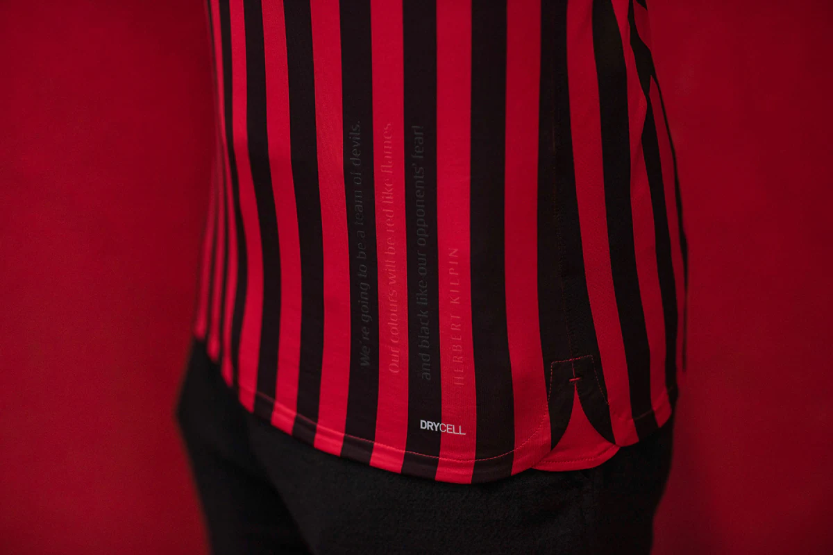 尤文跟队：加蒂扭伤膝盖，今天将接受检查（尤文队内消息：加蒂膝盖扭伤，今日接受检查）