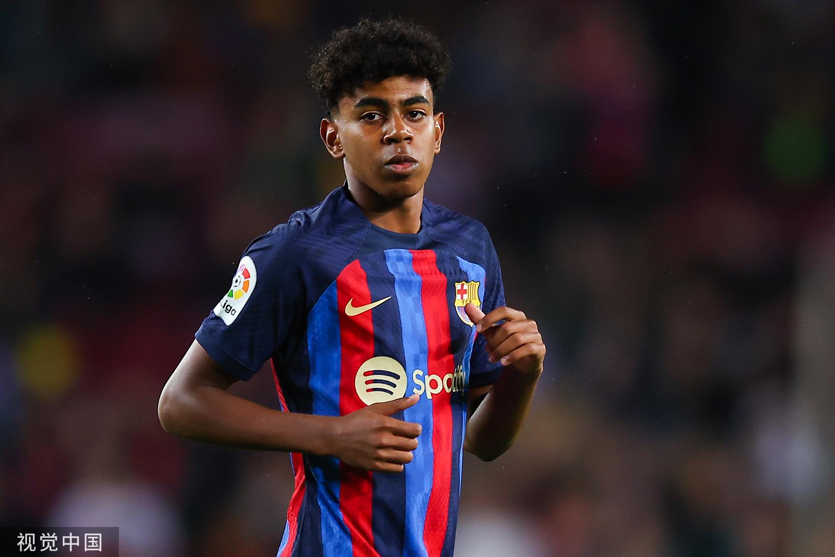 德媒：两名葡体球迷燃放烟火致另一名葡体球迷和一名警官受伤（德媒：两名葡体球迷燃放烟花致一名同队球迷与一名警察受伤）